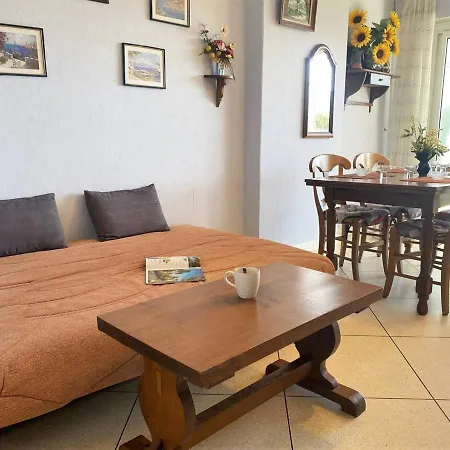 Апартаменты En Rez-de-jardin, Pieds Dans L'eau, Terrasse, Parking, 4 Couchages - - Fr-1-251-454