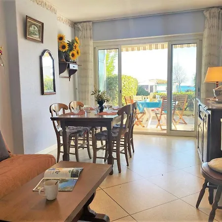 En Rez-de-jardin, Pieds Dans L'eau, Terrasse, Parking, 4 Couchages - - Fr-1-251-454